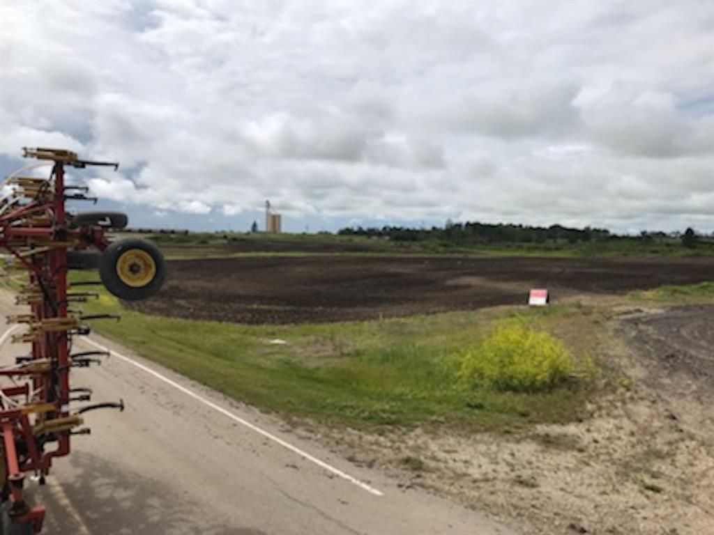 9001 90 Street  - Photo 5