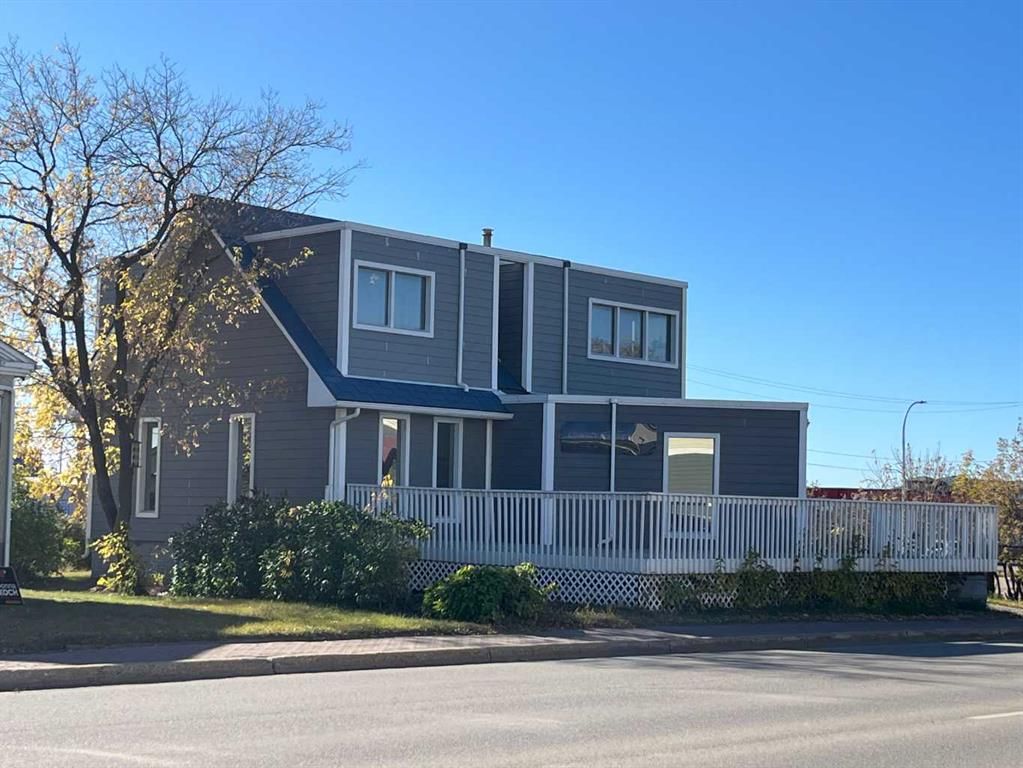 9731 100 Avenue  - Photo 1