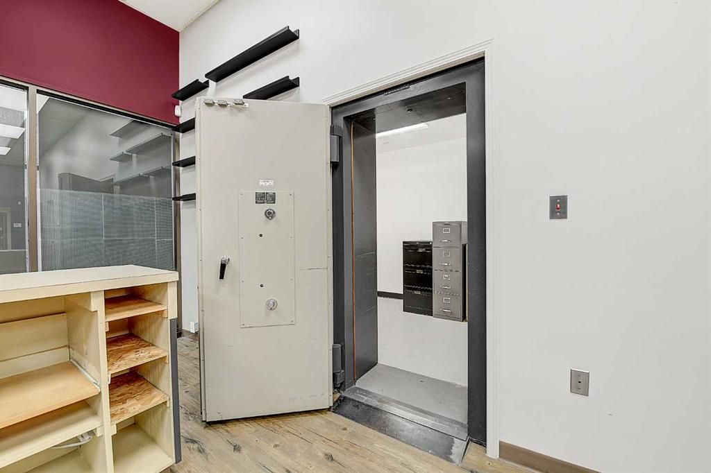 10030 101 Avenue  - Photo 16