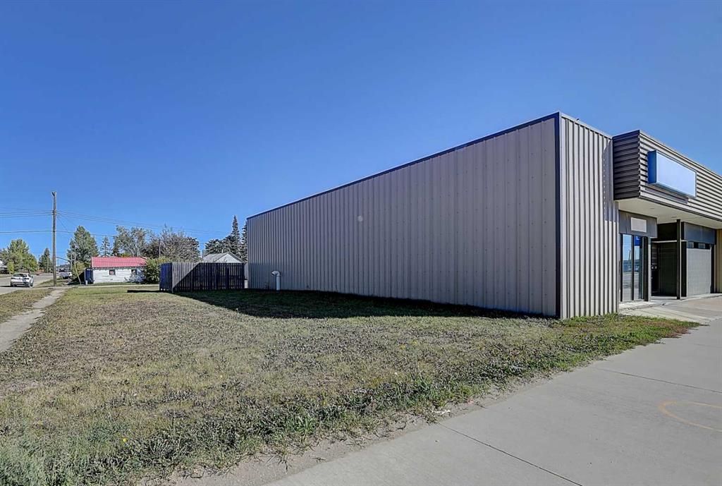 10030 101 Avenue  - Photo 4