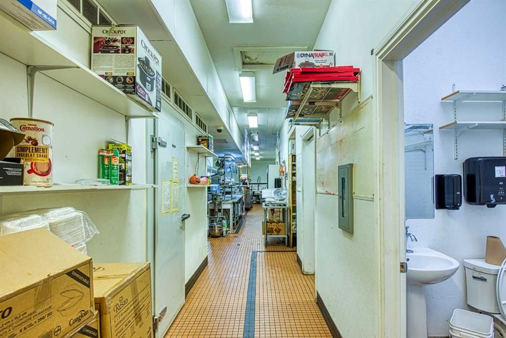 9925 100 Street  - Photo 35