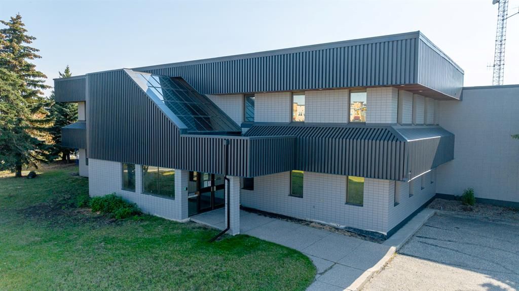 9717 97 Avenue  - Photo 1