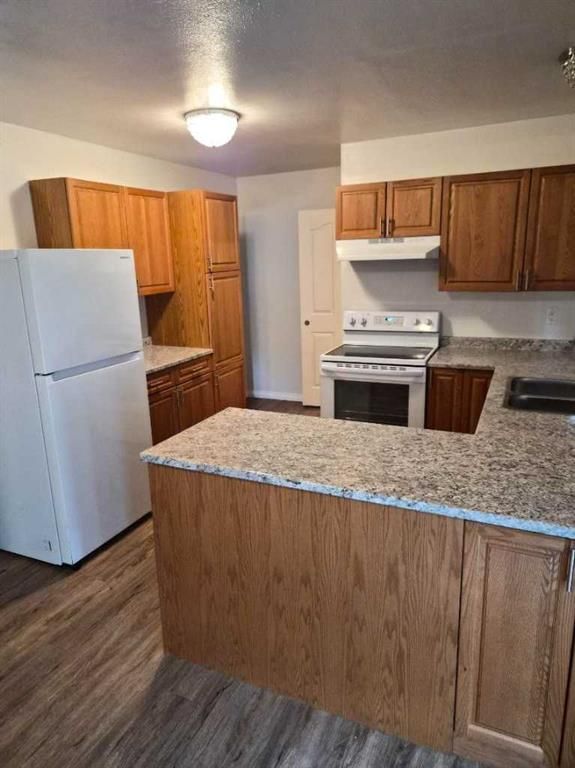 214 7 Street  - Photo 3