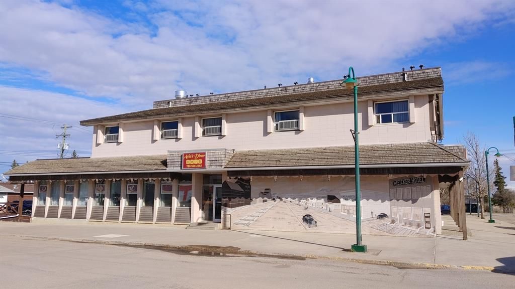 9807 100 Street  - Photo 3