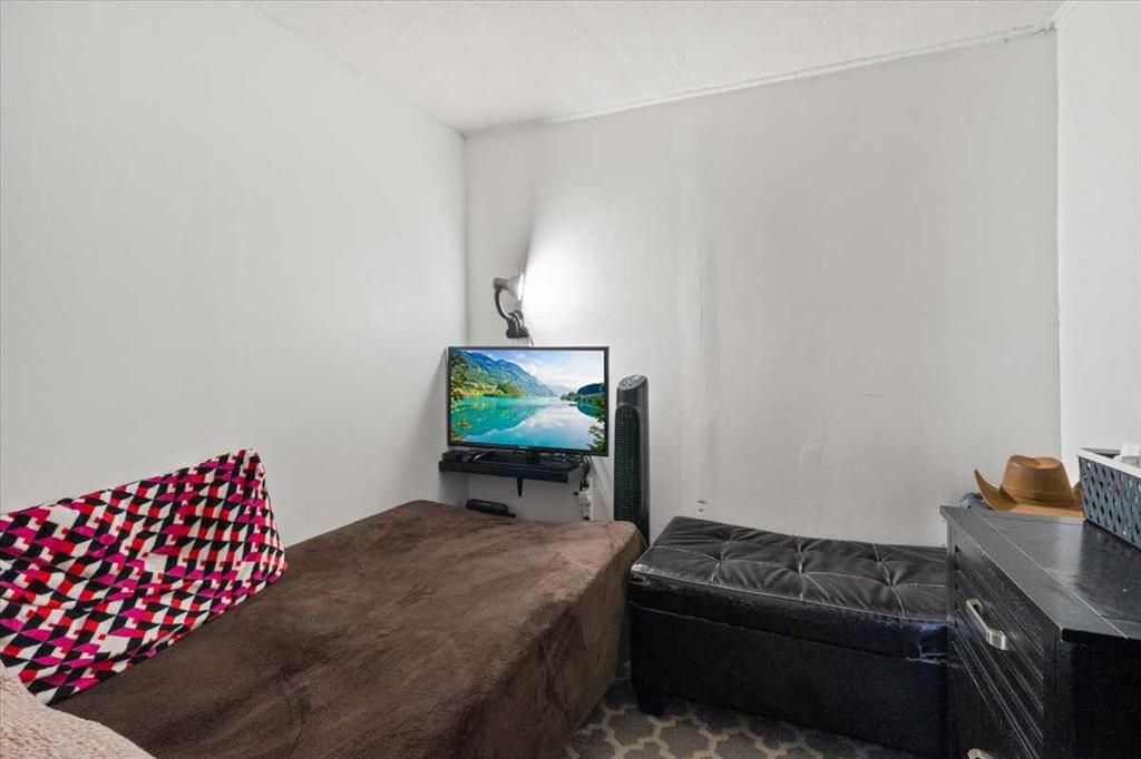 10121 109 Avenue N - Photo 10