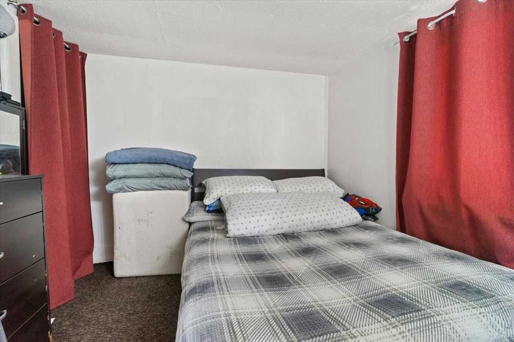 10121 109 Avenue N - Photo 9