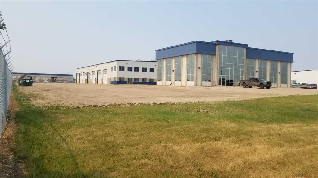 8701 102 Street  - Photo 1