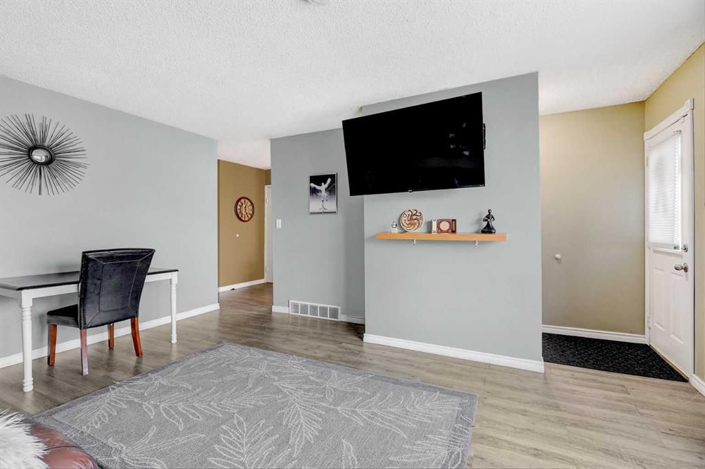 12129 94a Street  - Photo 3