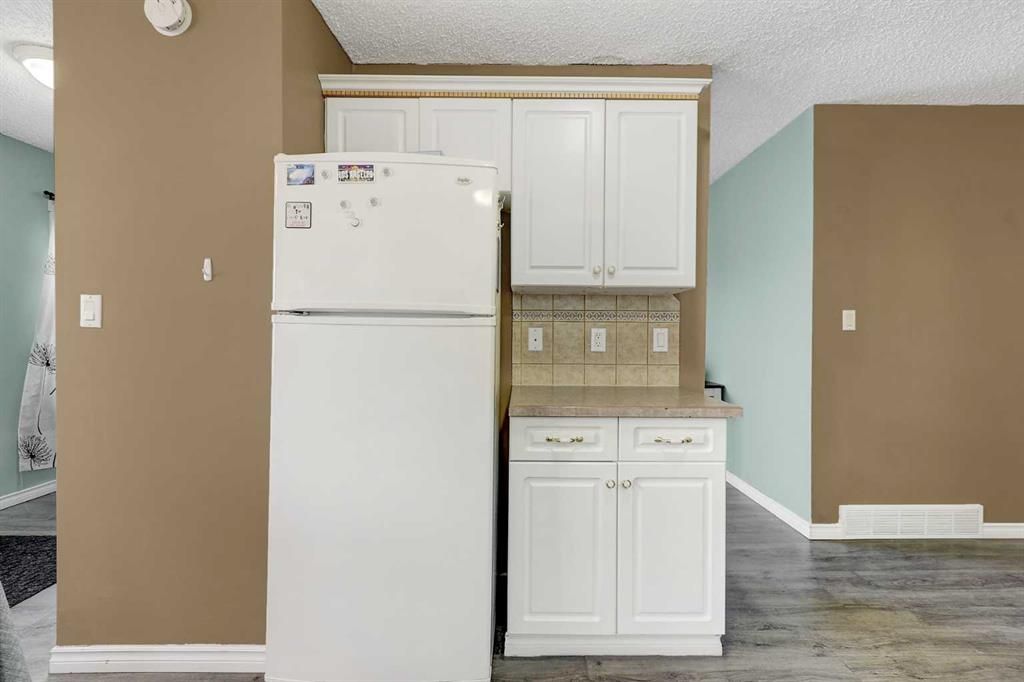 12129 94a Street  - Photo 7