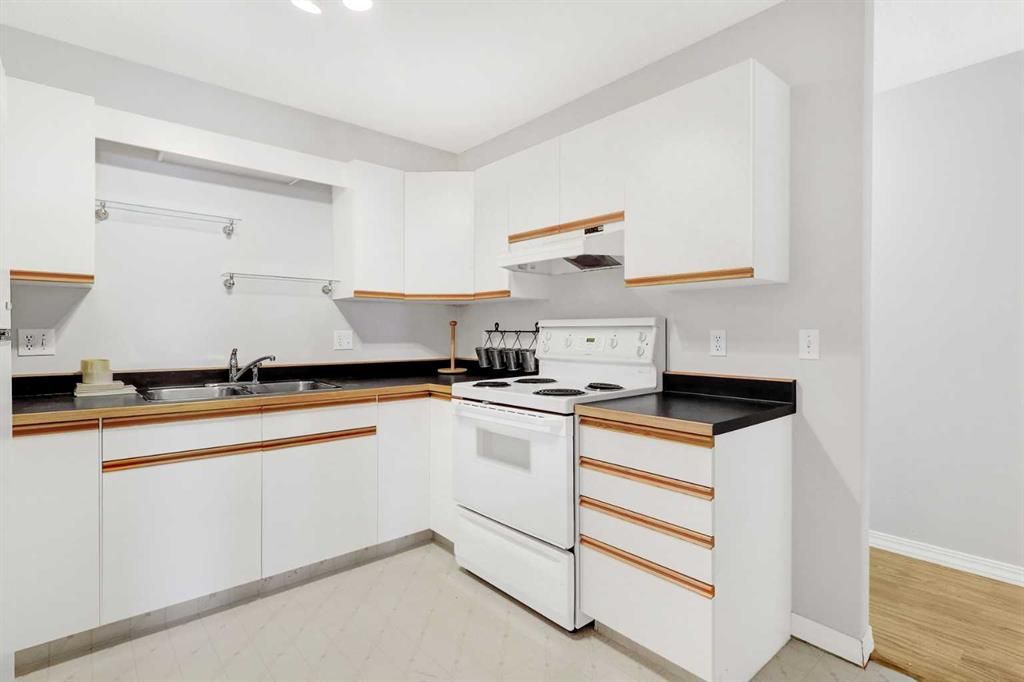 403, 9919 99 Avenue  - Photo 4