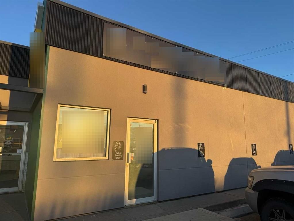 1022 1 Avenue  - Photo 2