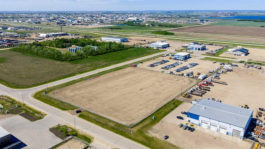 15901 90 Street  - Photo 2