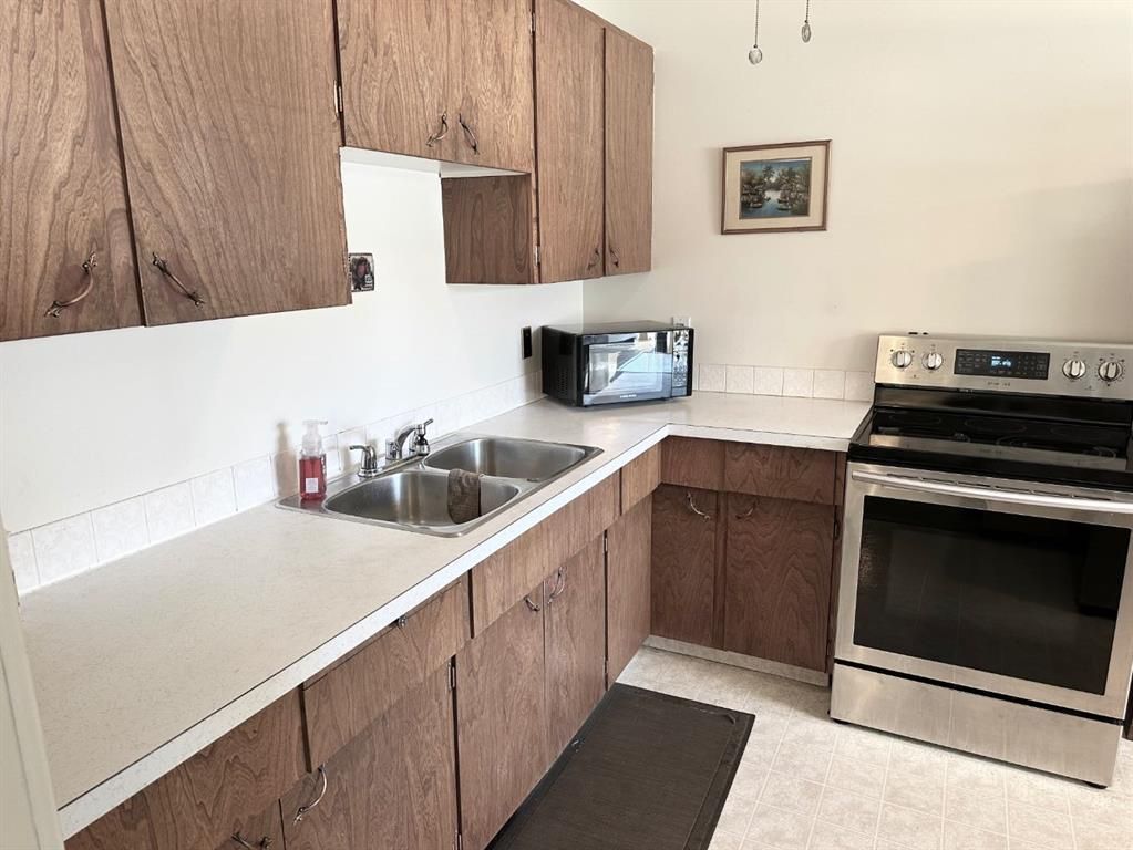 11702 94A Street  - Photo 3