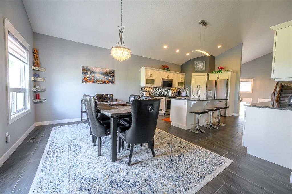 7041 85 Street  - Photo 7