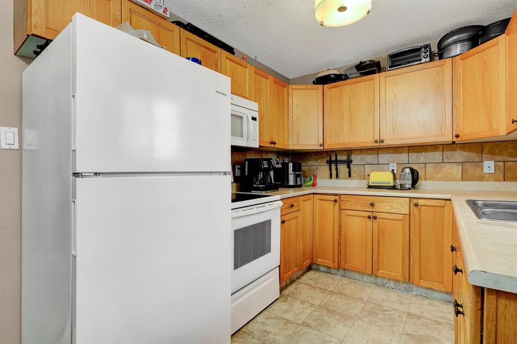 9514 76 Avenue  - Photo 4