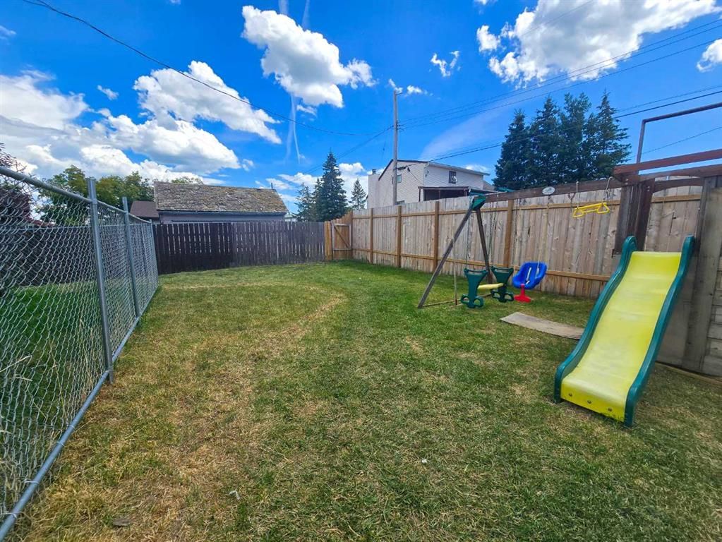 4704 47 Avenue  - Photo 35