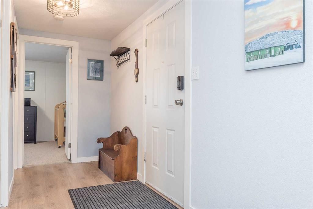 111 Clark Crescent  - Photo 3