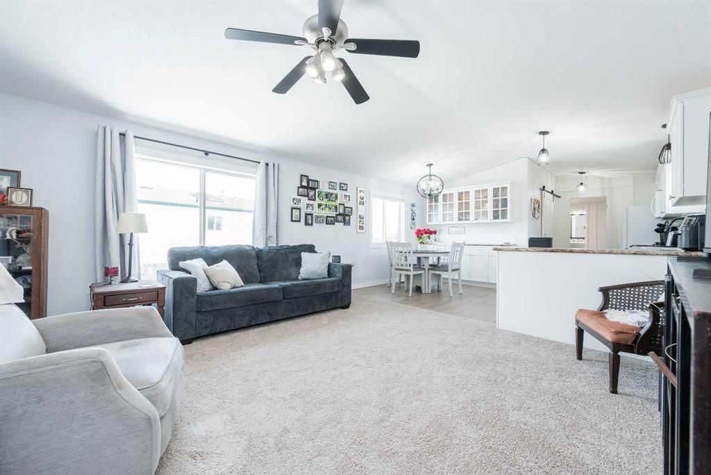 111 Clark Crescent  - Photo 5