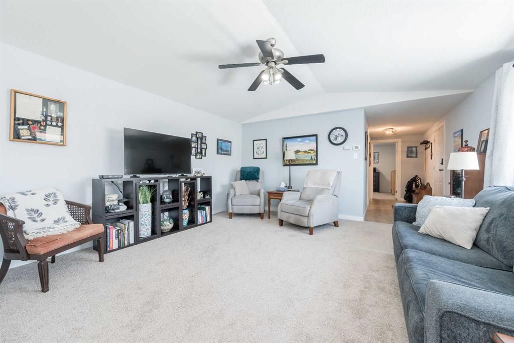 111 Clark Crescent  - Photo 6