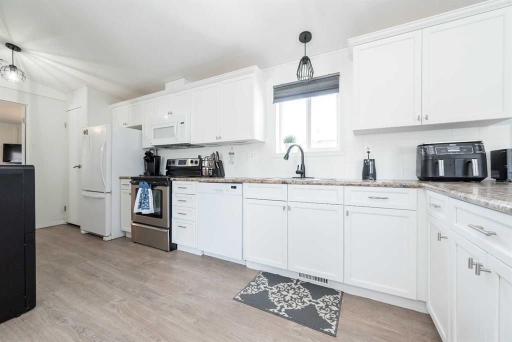 111 Clark Crescent  - Photo 8