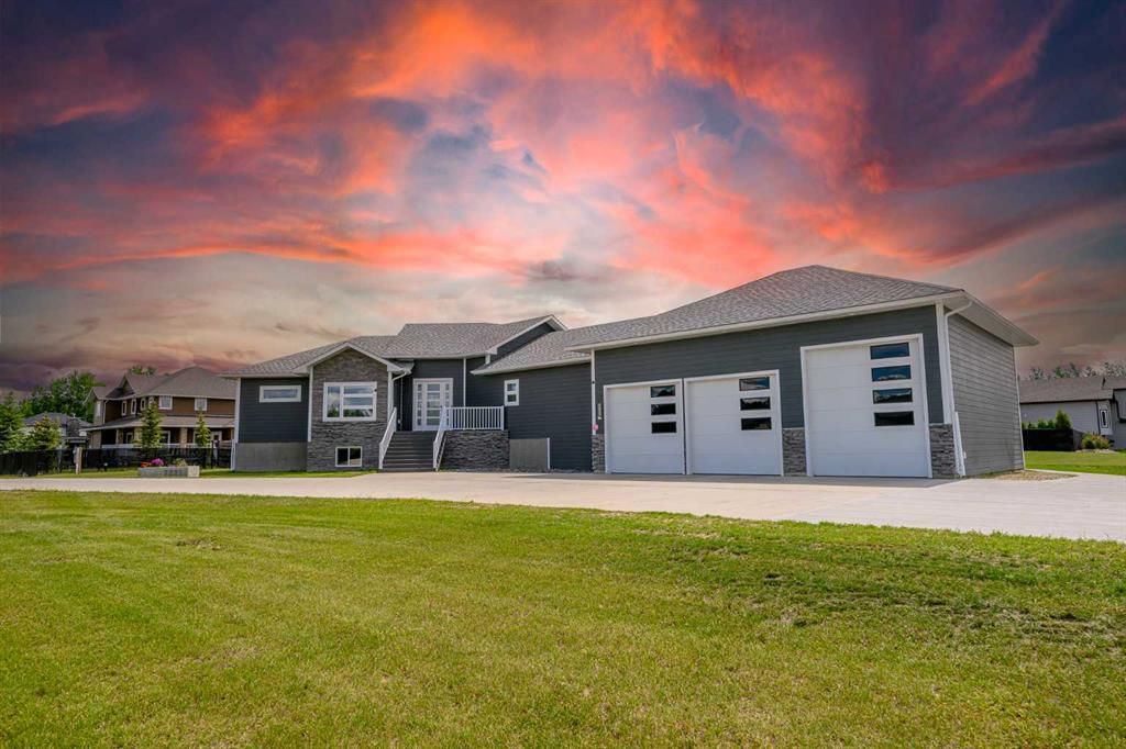 7821 67 Avenue  - Photo 1