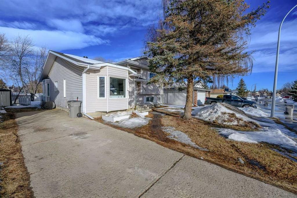 9666 65 Avenue  - Photo 1