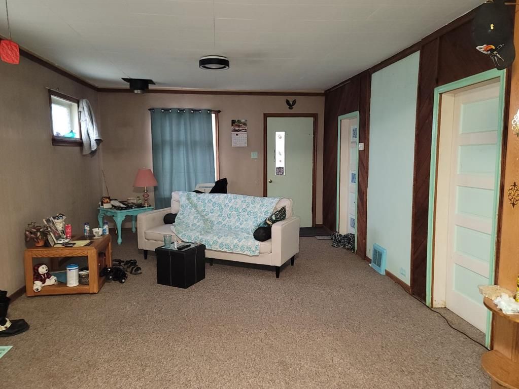 4920 45 Avenue  - Photo 4