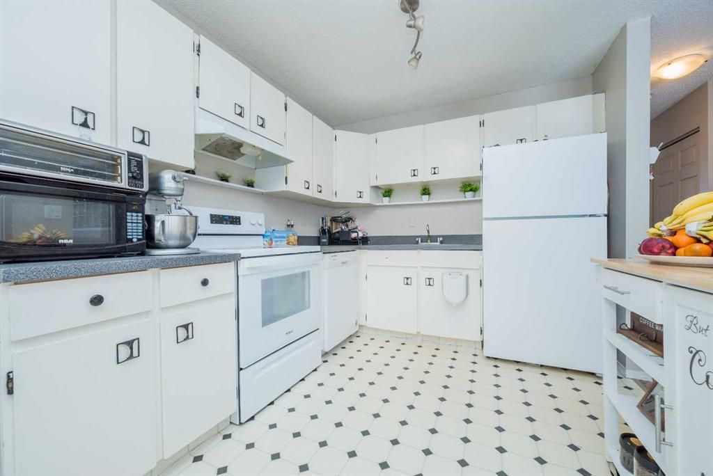 9340 67 Avenue  - Photo 6