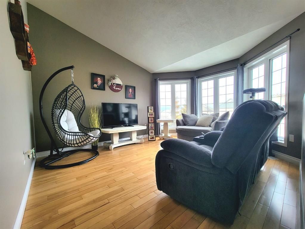 1056 10 Street  - Photo 10