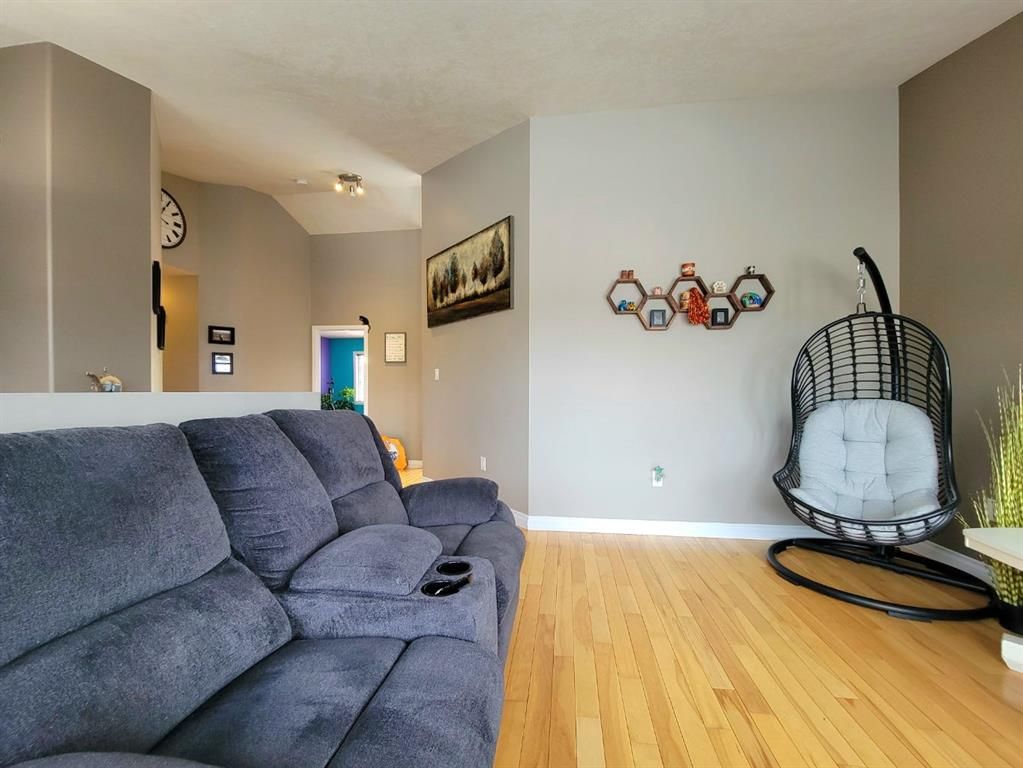 1056 10 Street  - Photo 11