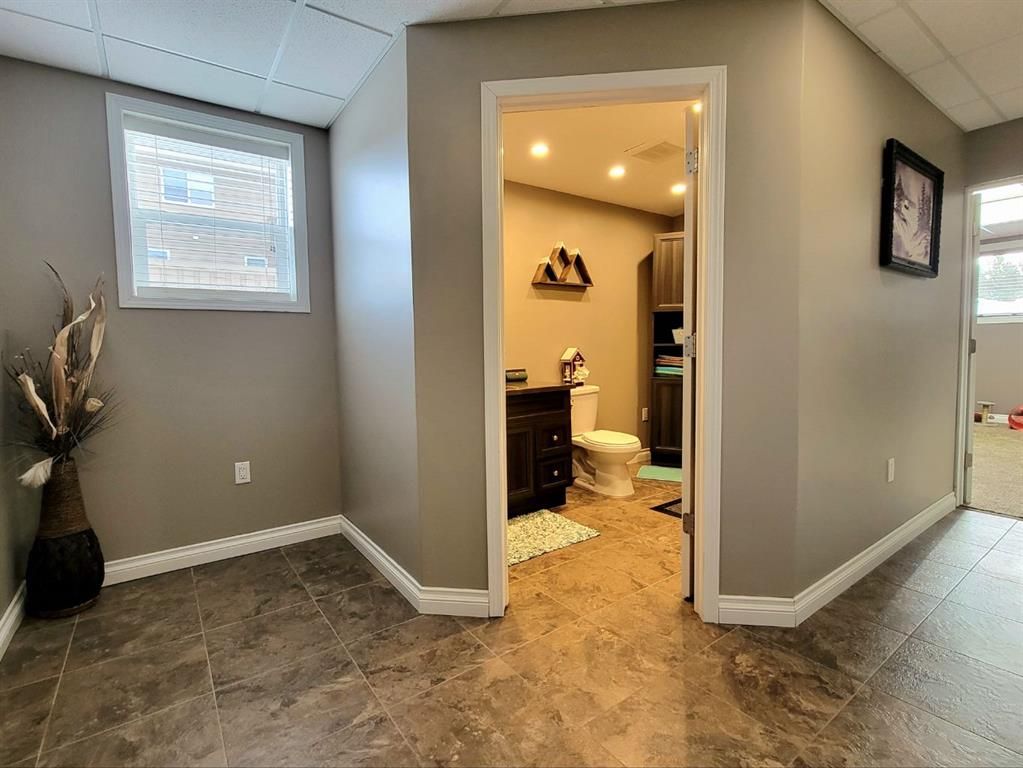 1056 10 Street  - Photo 26