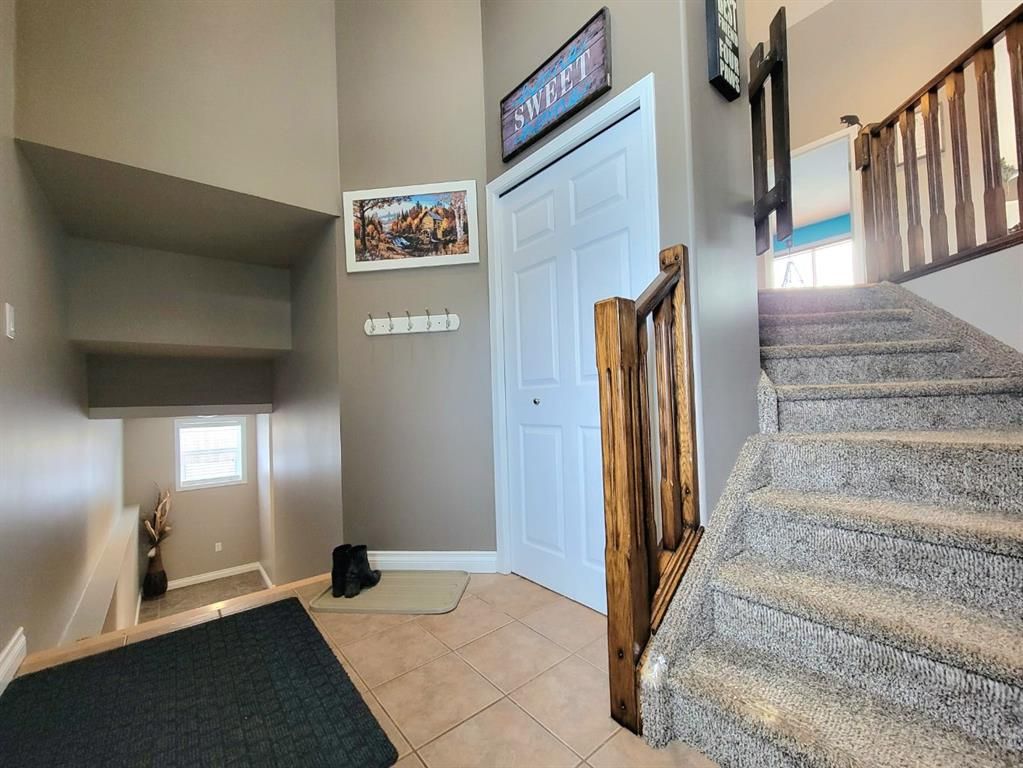 1056 10 Street  - Photo 3