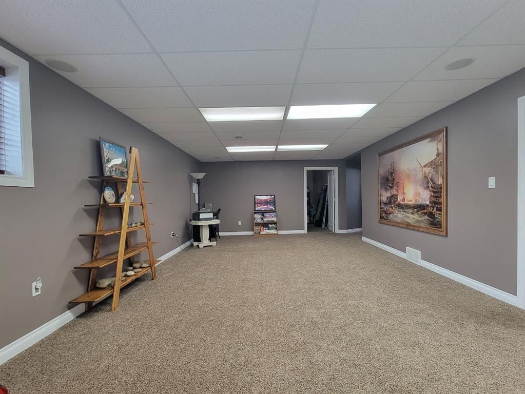 1056 10 Street  - Photo 31