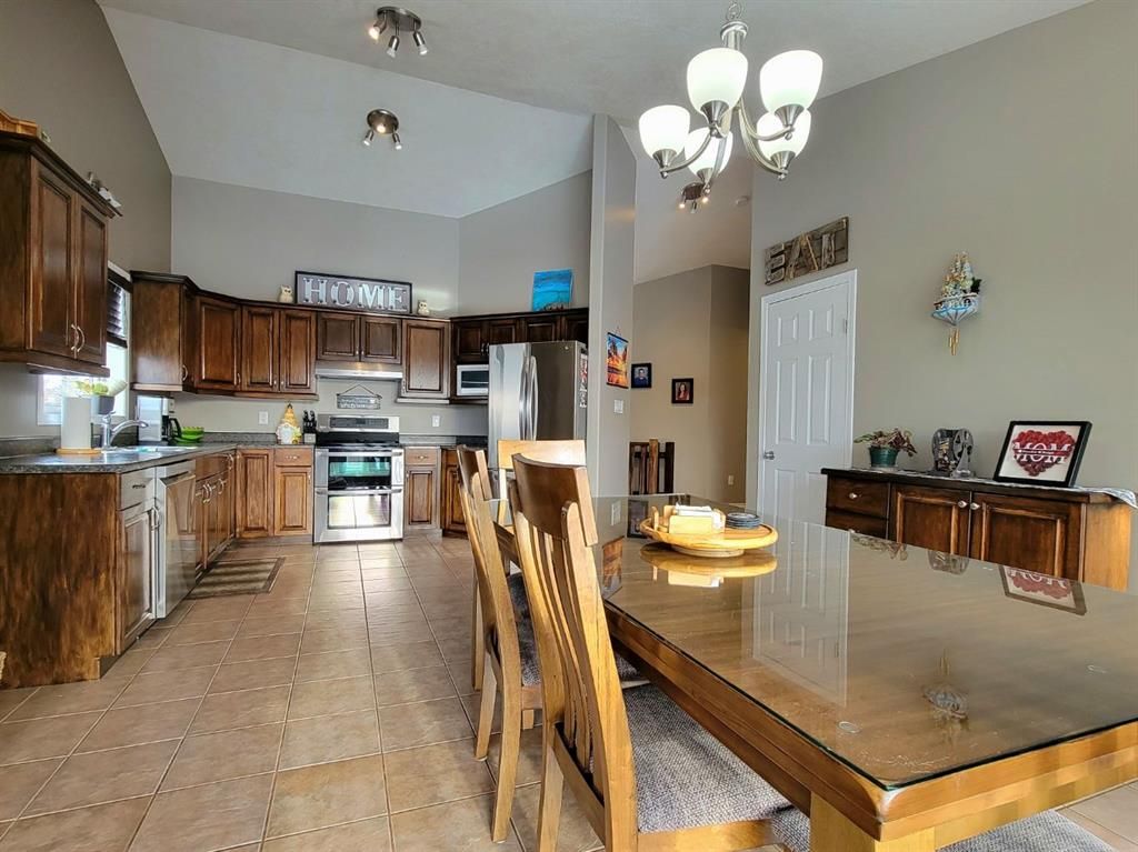 1056 10 Street  - Photo 9