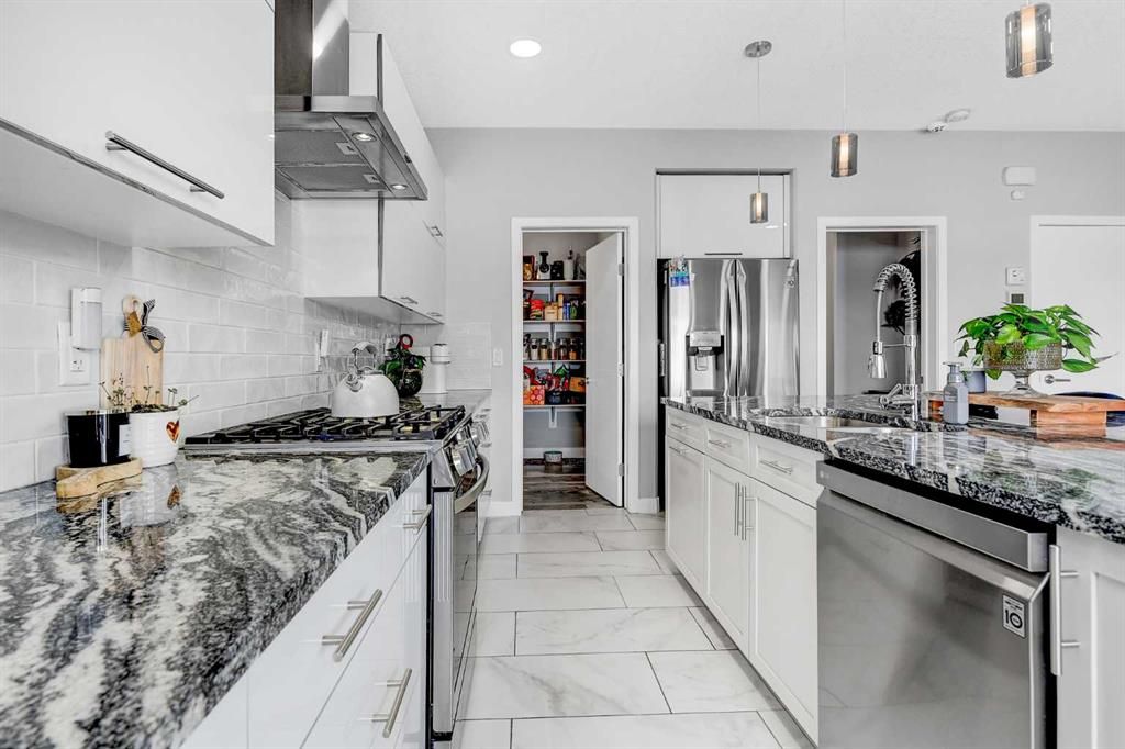 8614 88 Street  - Photo 17