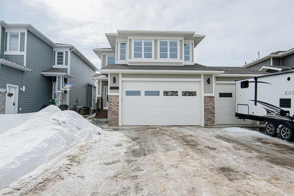 10709 152B Avenue  - Photo 2