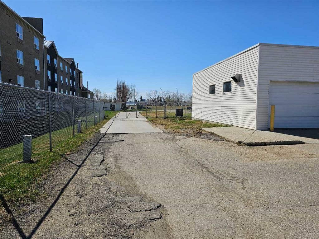 10070 117 Avenue  - Photo 15