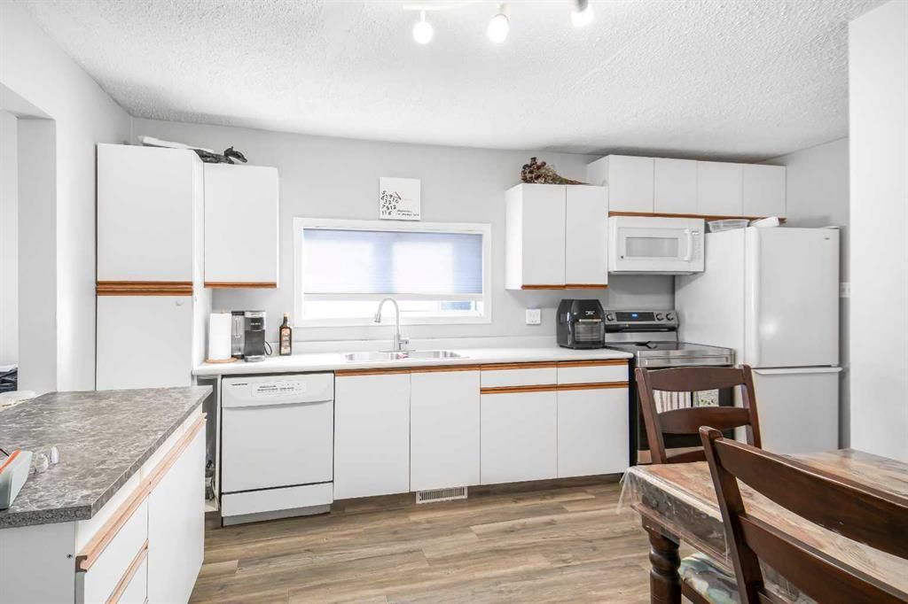 9409 104 Avenue  - Photo 3