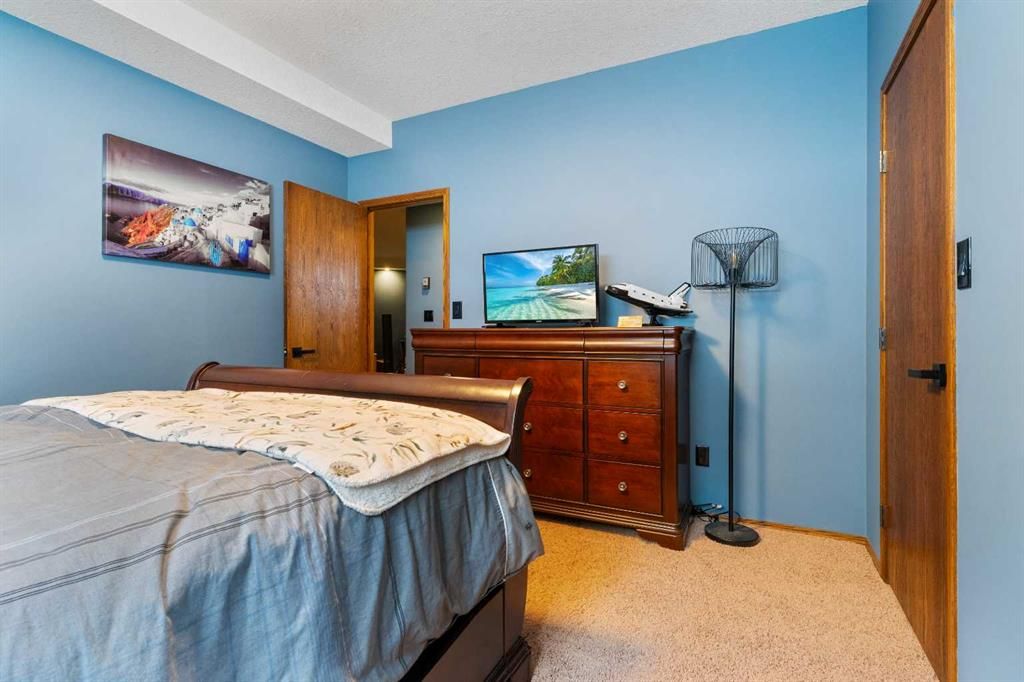 1705, 60017 704A Township  - Photo 37