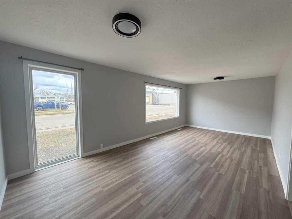 10021 106 Avenue  - Photo 5