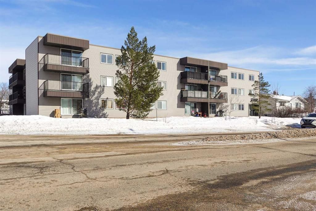 303, 9260 108 Avenue  - Photo 1