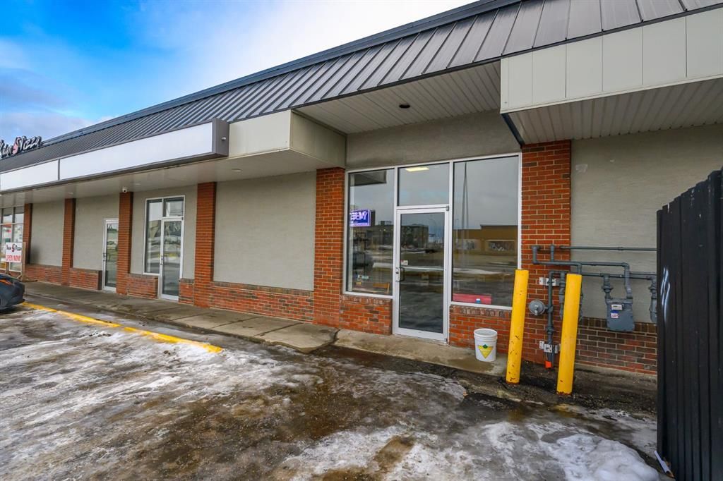 10011 115 Avenue  - Photo 1