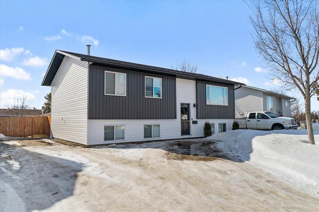 9527 80 Avenue  - Photo 3