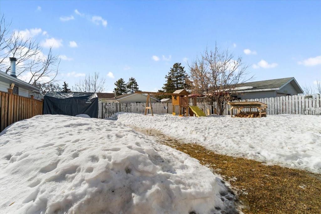 9527 80 Avenue  - Photo 4