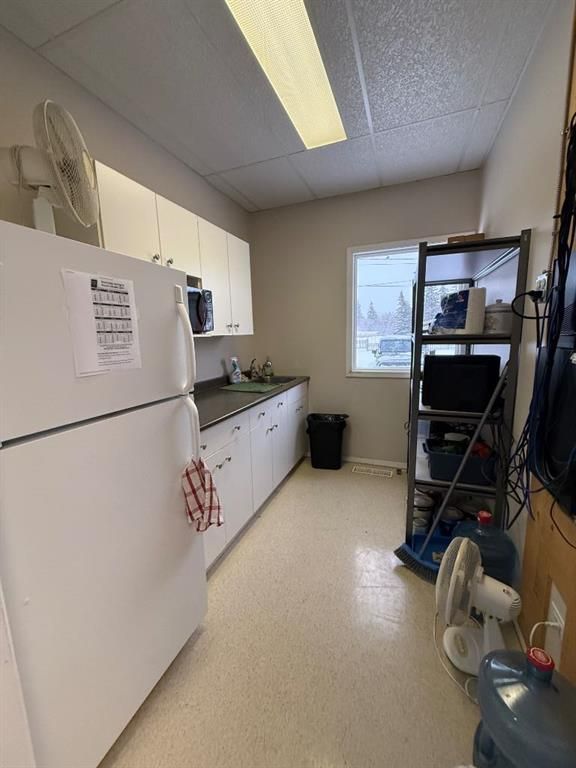 906 2 Avenue  - Photo 11