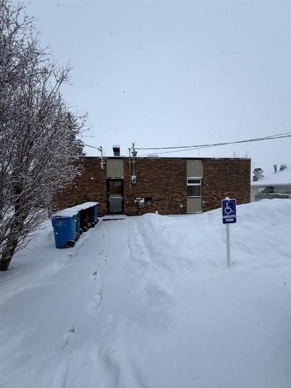 906 2 Avenue  - Photo 18