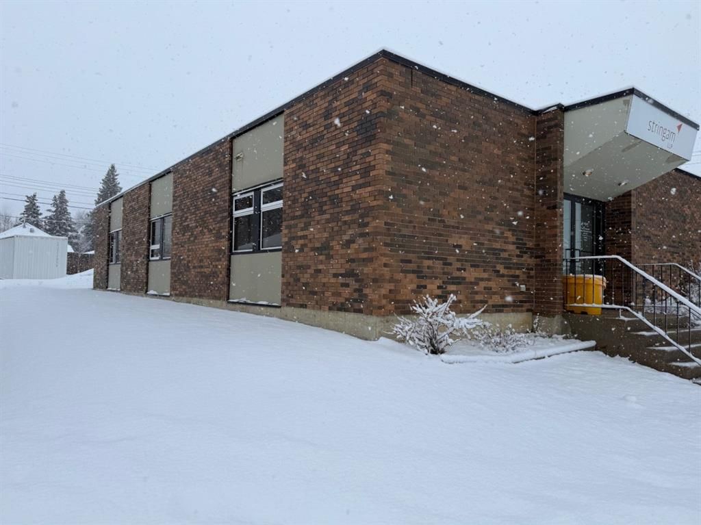 906 2 Avenue  - Photo 3