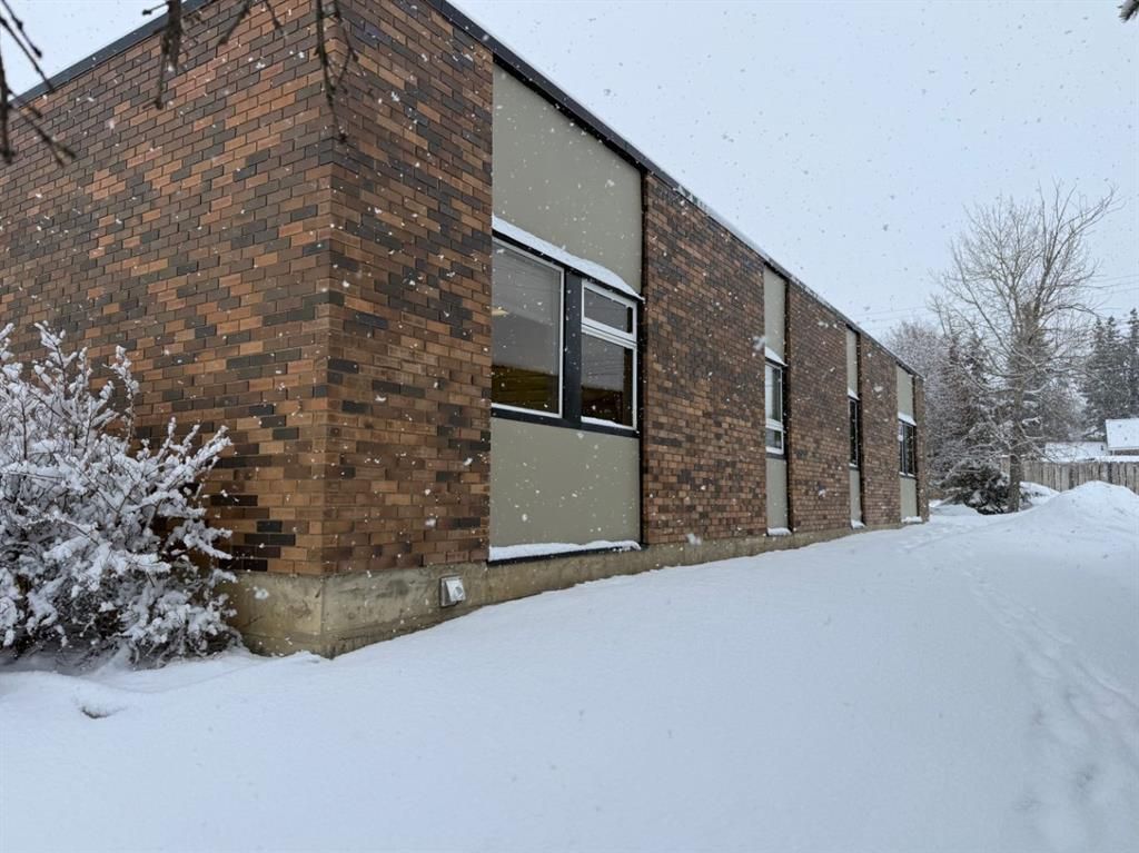 906 2 Avenue  - Photo 4