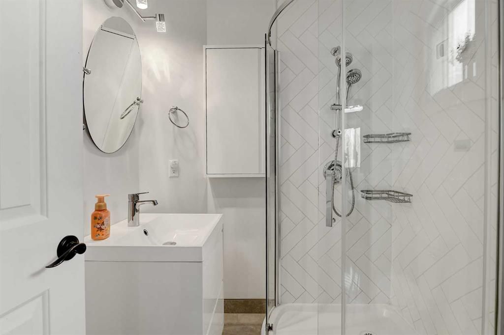 7818 Mission Heights Drive  - Photo 32