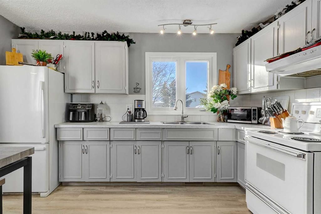 9425 120 Avenue  - Photo 5